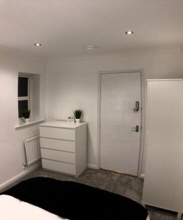 1 bed House Share to rent Image 9