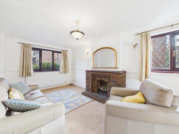 CAM04018G0-PR0461-STILL008