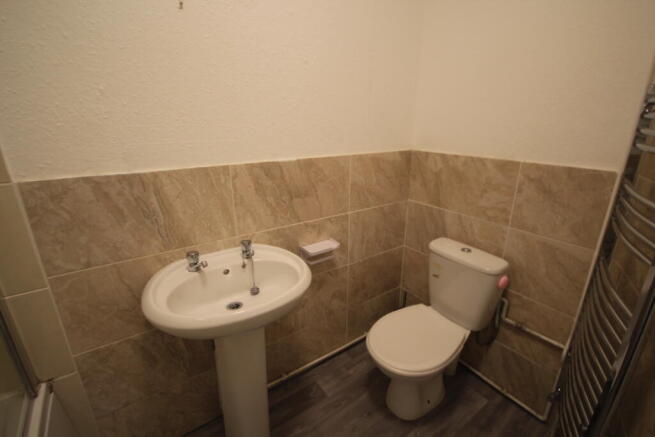 2 bed Terraced to rent Image 6