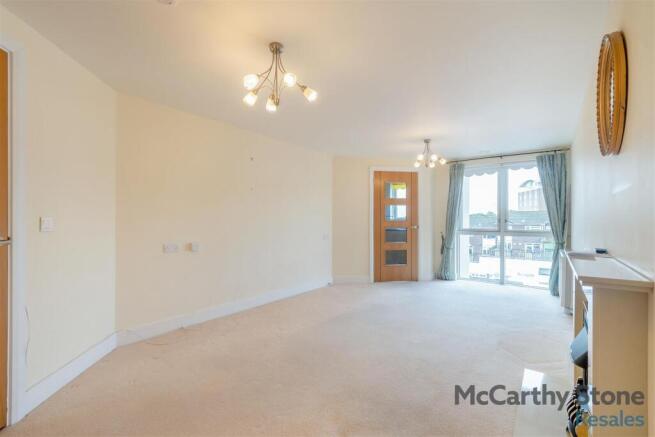 8694428-interior06.jpg