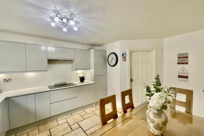 4 bed Detached for sale Image 7