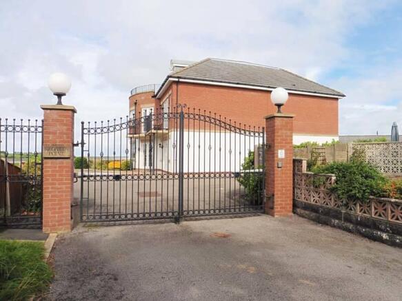 Private Gated Complex