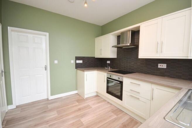 2 bed Terraced to rent Image 5