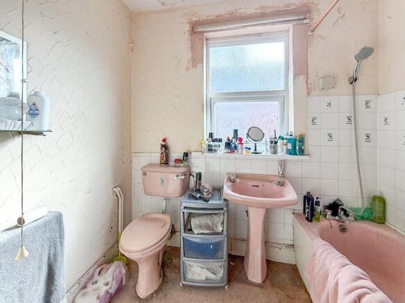 4 bed Block of Apartments for sale Image 8