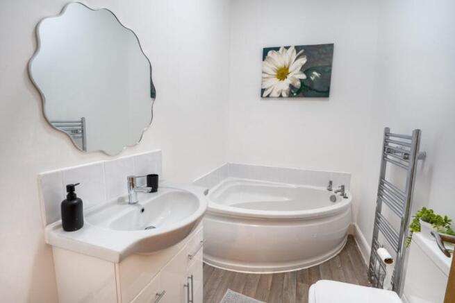3 bed Apartment for sale Image 10