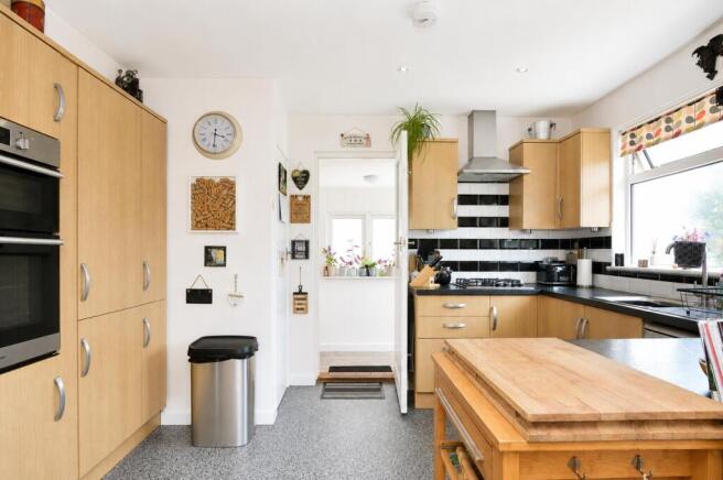 Kitchen1.jpg