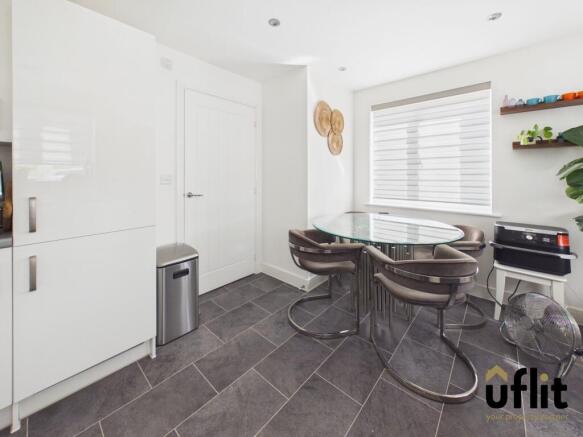 4 bed Town House for sale Image 7