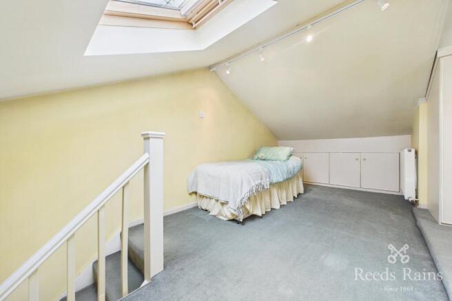 4 bed Detached for sale Image 11
