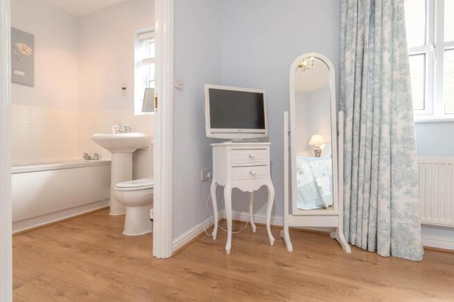 En Suite to Bedroom 