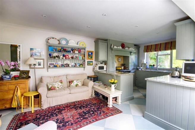 KITCHEN SITTING AREA