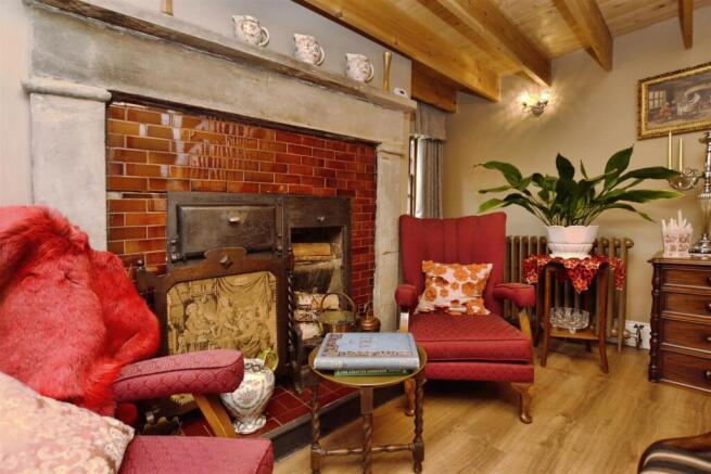 5 bed Detached for sale Image 4