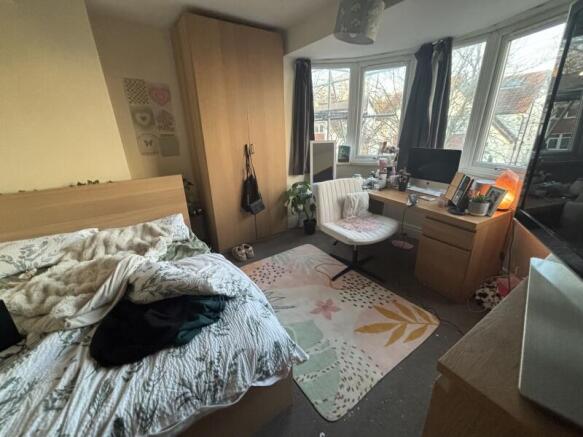 4 bed Semi-Detached to rent Image 7
