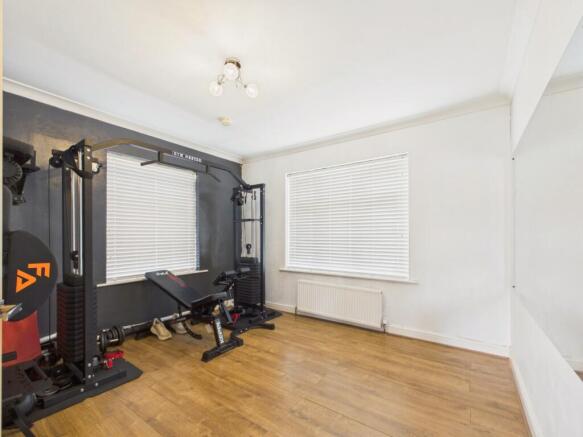 4 bed Semi-Detached for sale Image 10