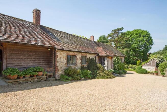 house. estate agency Amberley forecourt