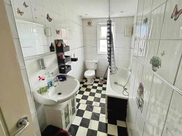 3 bed Terraced for sale Image 5