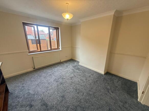 3 bed Semi-Detached to rent Image 4