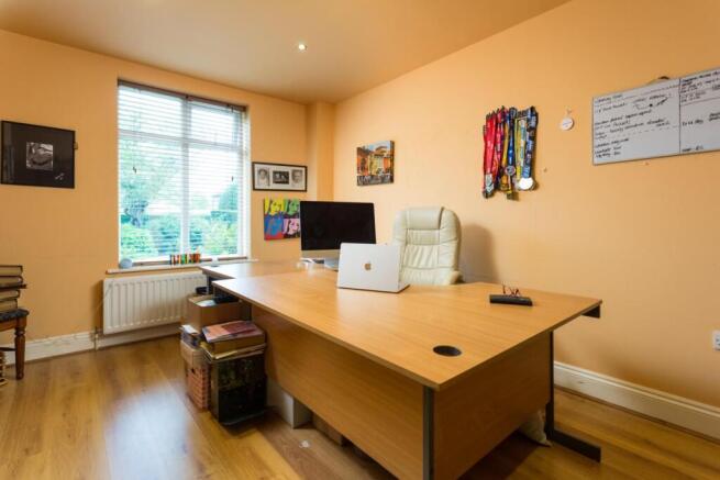 6 bed Detached for sale Image 11