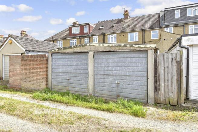 Hunters Way, Darland, Chatham, Kent photo 4