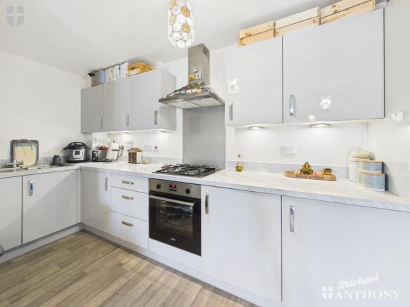 CAM03852G0-PR0221-STILL004