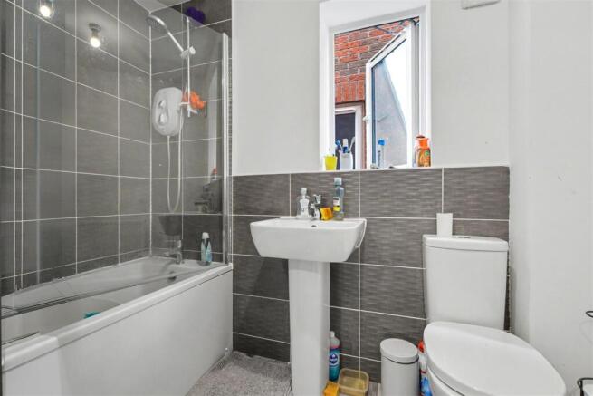 Bathroom_2.jpeg