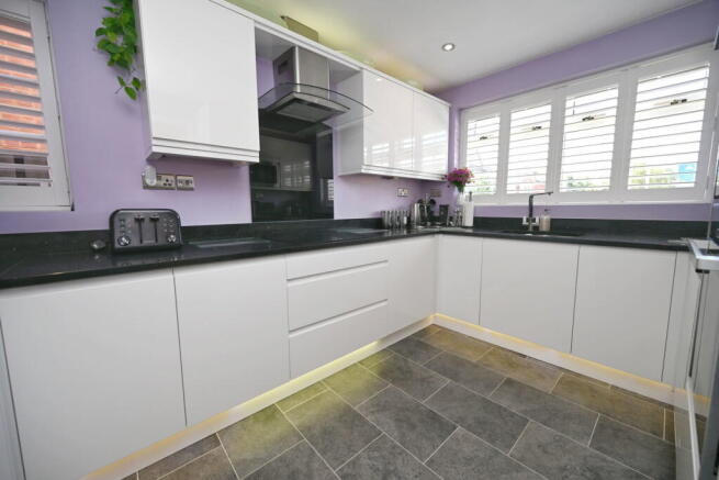 4 bed Detached for sale Image 3