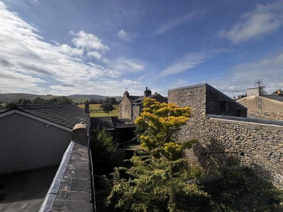 3 bed House for sale Image 4
