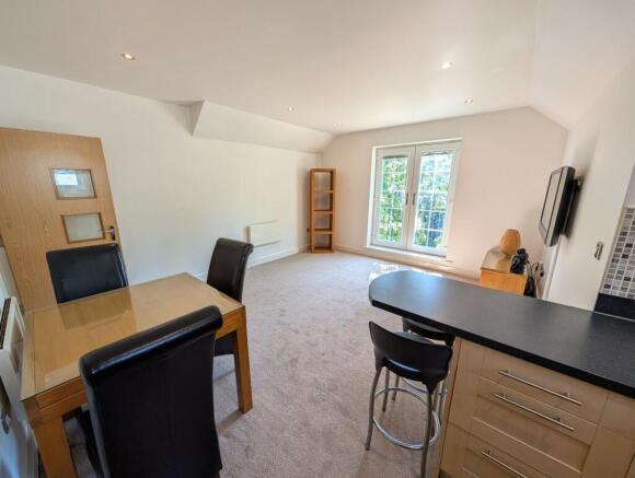 2 bed Apartment for sale Image 6