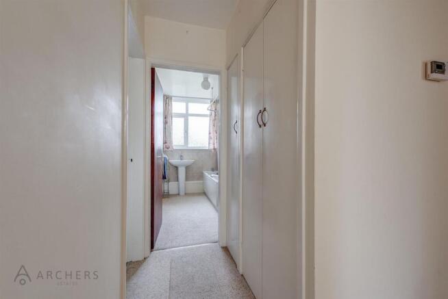 2 bed Apartment to rent Image 12