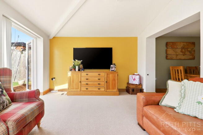 4 bed Detached for sale Image 11