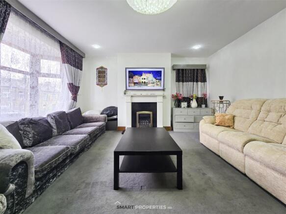 6 bed Detached for sale Image 4