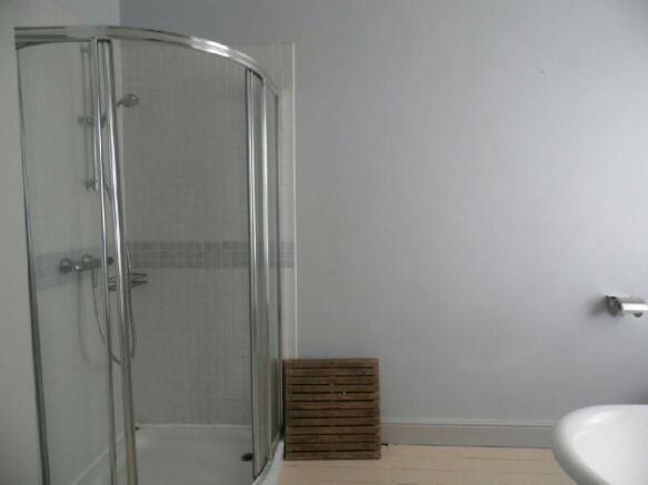 BATHROOM 2