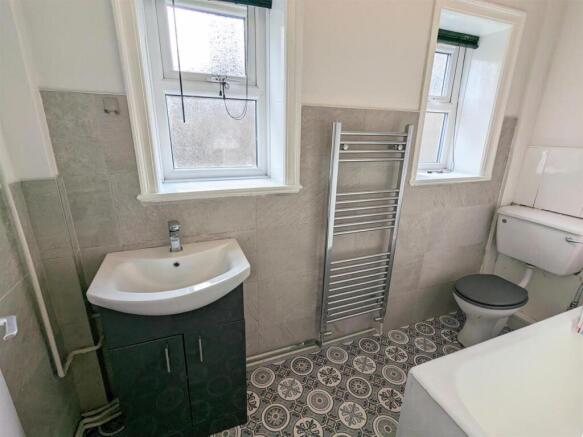 2 bed Apartment to rent Image 5