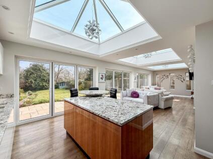 Ewhurst Avenue, Sanderstead, Surrey, CR2 0DG