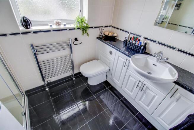 4 bed Detached for sale Image 9