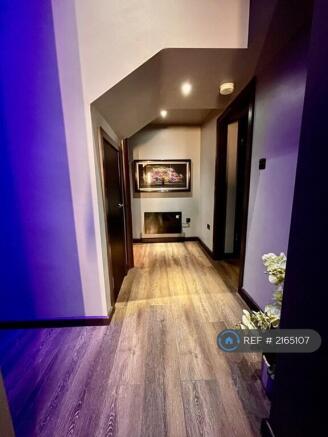 2 bed Penthouse to rent Image 12