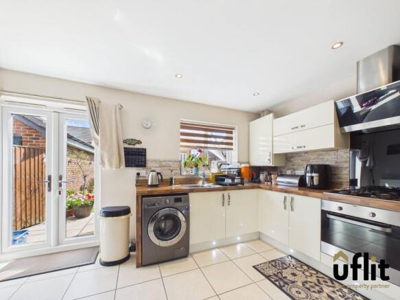 4 bed Semi-Detached for sale Image 4
