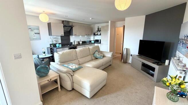 OPEN PLAN LOUNGE/DINING ROOM/KITCHEN