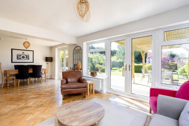 5 bed Detached for sale Image 5
