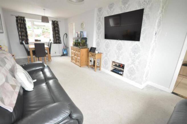 SITTING / DINING ROOM