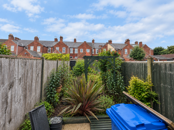 2 bed Terraced for sale Image 12