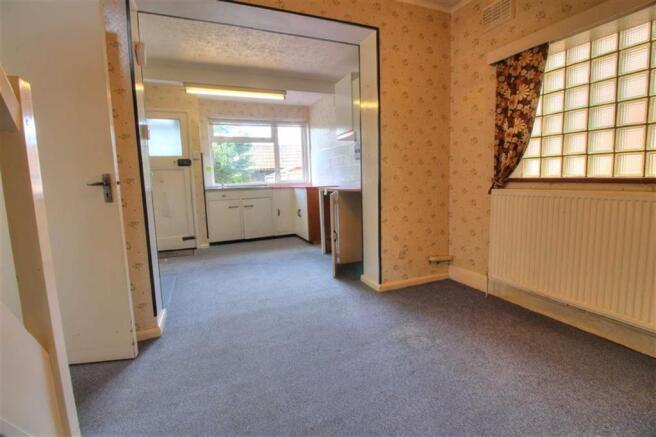 Kitchen/Dining Room:
