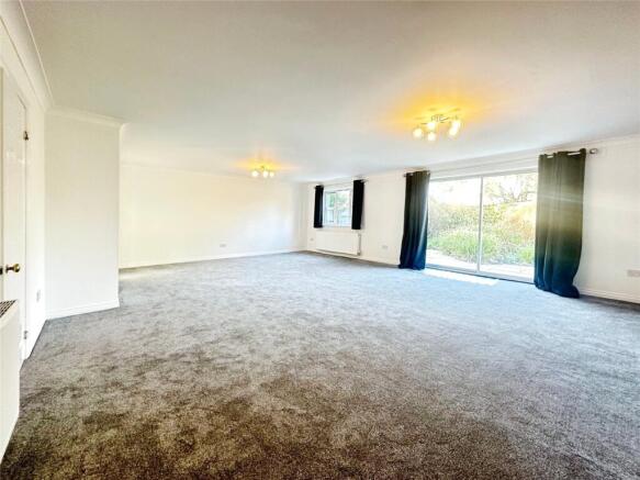 Lounge/ Dining Area