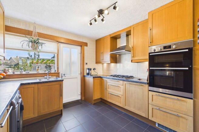 35 Castle Avenue, Port Seton, EH32 0EL photo 4