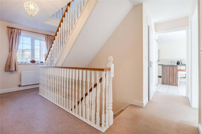 6 bed Detached for sale Image 9