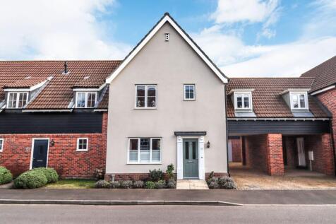 Elegant Family Home Close to Greshams, Holt