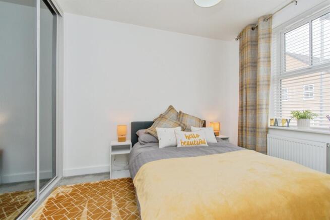 4 bed Semi-Detached for sale Image 9