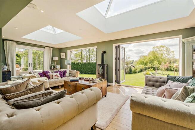 4 bed Detached for sale Image 5