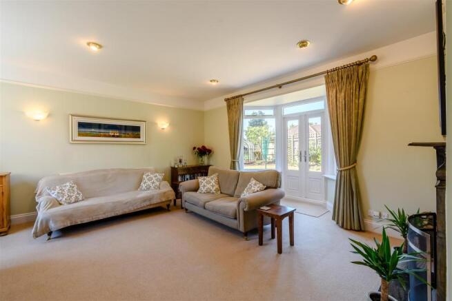 8417441-interior18.jpg