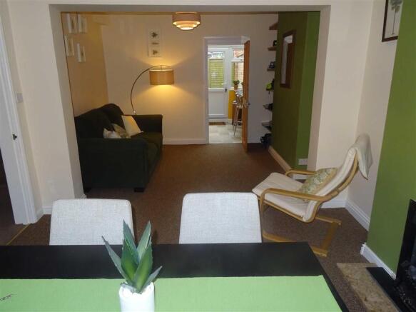LOUNGE/DINING ROOM