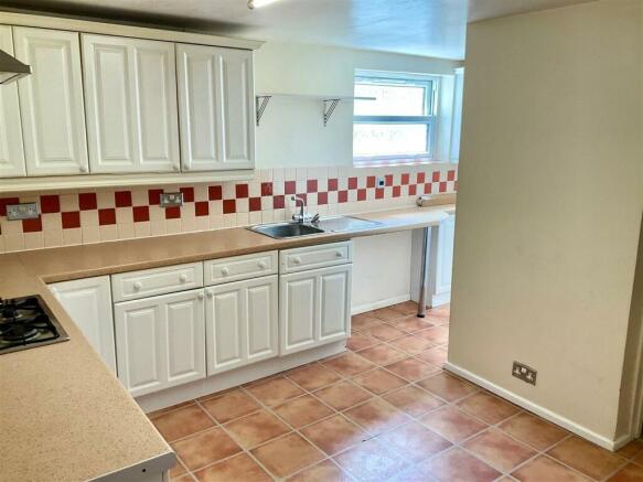 kitchen pic1.jpg